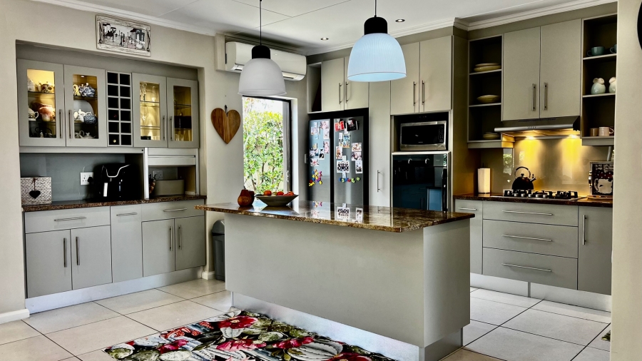 3 Bedroom Property for Sale in Earls Court Lifestyle Estate Western Cape
